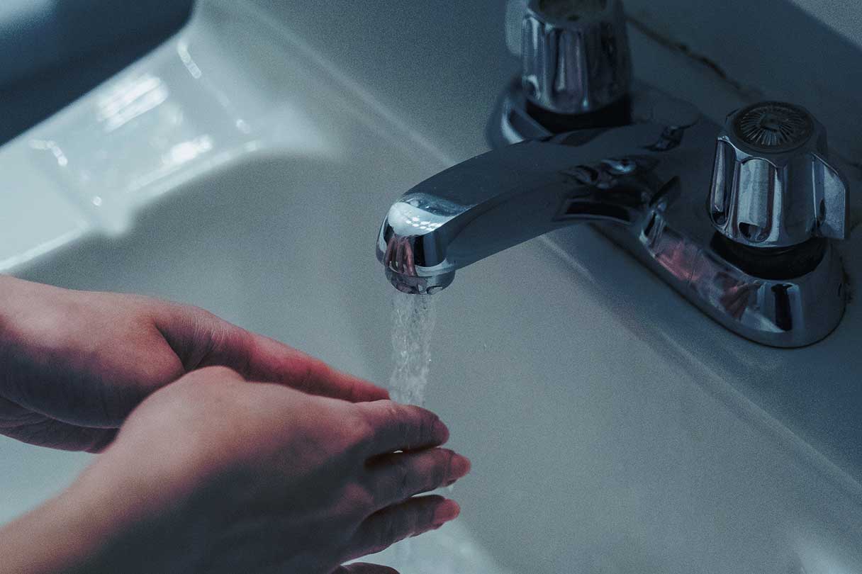 Agua del grifo turbia